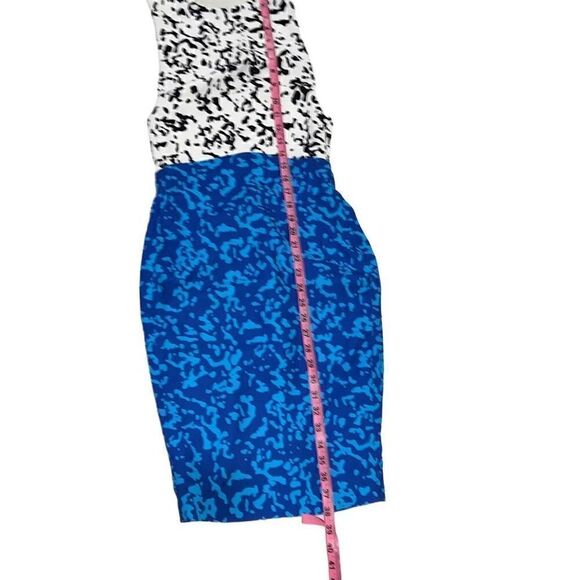 NEW House Of CB Lamour White Printed Stretch Pencil Dress White Black Blue sz XS - Picture 4 of 9